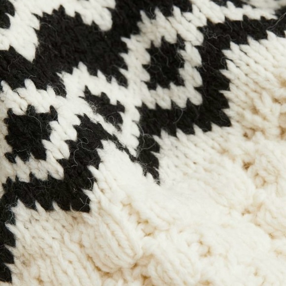 H&M Cream and Black Patterned Textured Knit - Picture 2 of 7